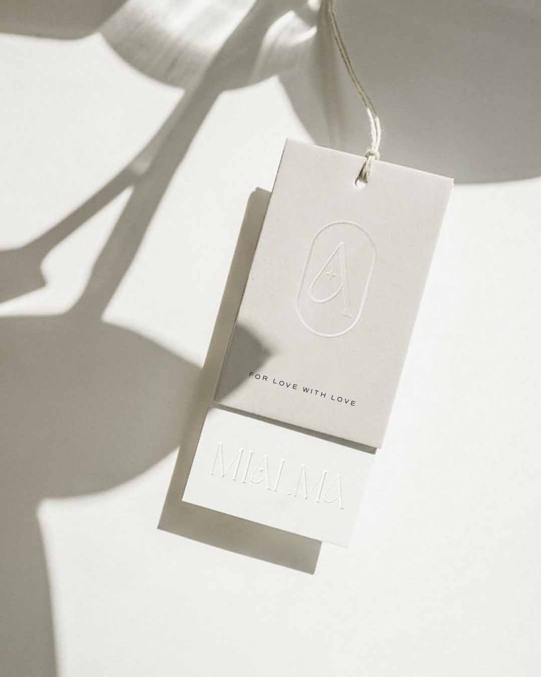 agenzia di comunicazione a Napoli specializzata in loghi eleganti e social settore wedding